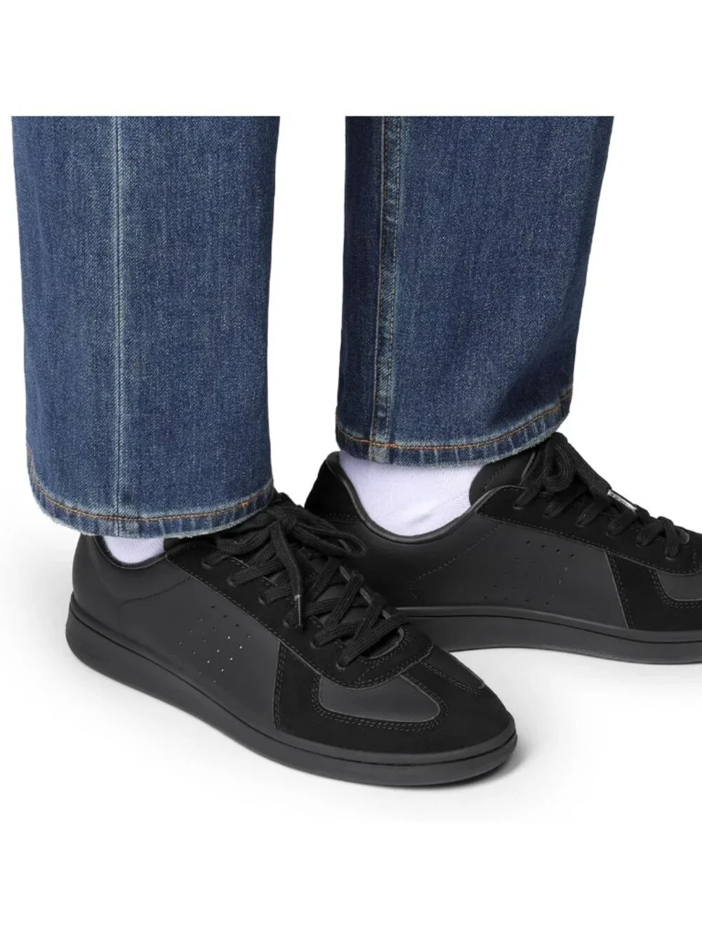 Stylish Retro Fashion Sneakers for Men | Comfortable & Trendy Casual Footwear